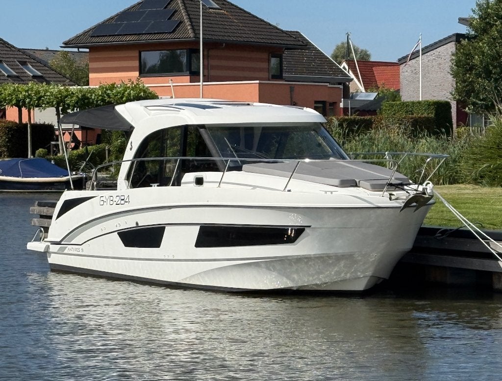 Beneteau Antares 9 OB + 250 PK Yamaha BJ 2019, Watersport en Boten, 9 m, Gebruikt, Binnenboordmotor, Walstroom