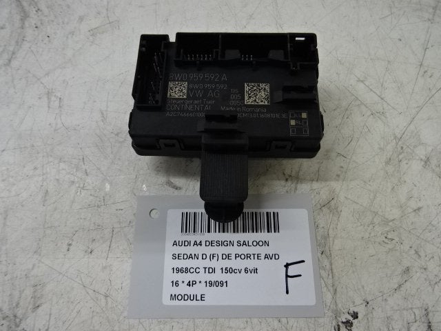 UNITE ELECTRONIQUE Audi A4 (B9) (8W0959595A), Autos : Pièces & Accessoires, Auto-Union-Straße  1,
85057  Ingolstadt, DE, Info@audi.de