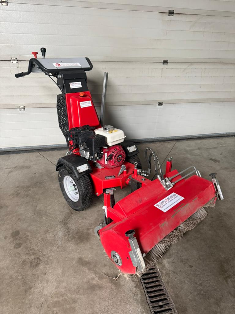 Borstelmachine TE HUUR / HUREN, Tuin en Terras, Veegmachines, Zo goed als nieuw, Ophalen