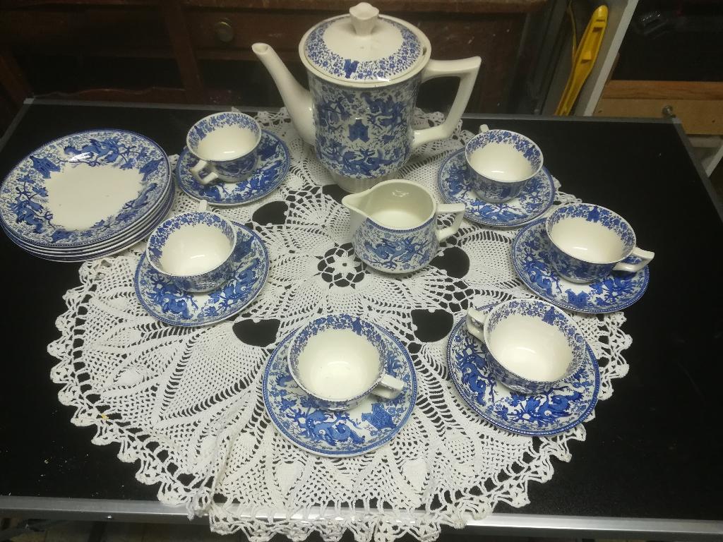 Boch DRAGON-Service cafe : 6 tasses/sst - assiettes dessert, Enlèvement ou Envoi
