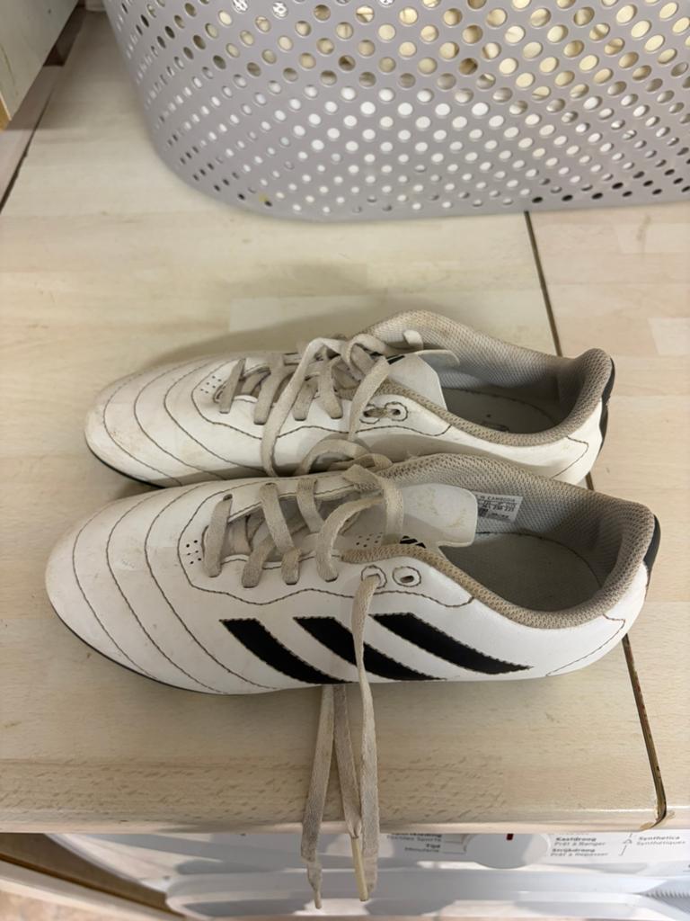 Crampons adidas, Enlèvement, Comme neuf