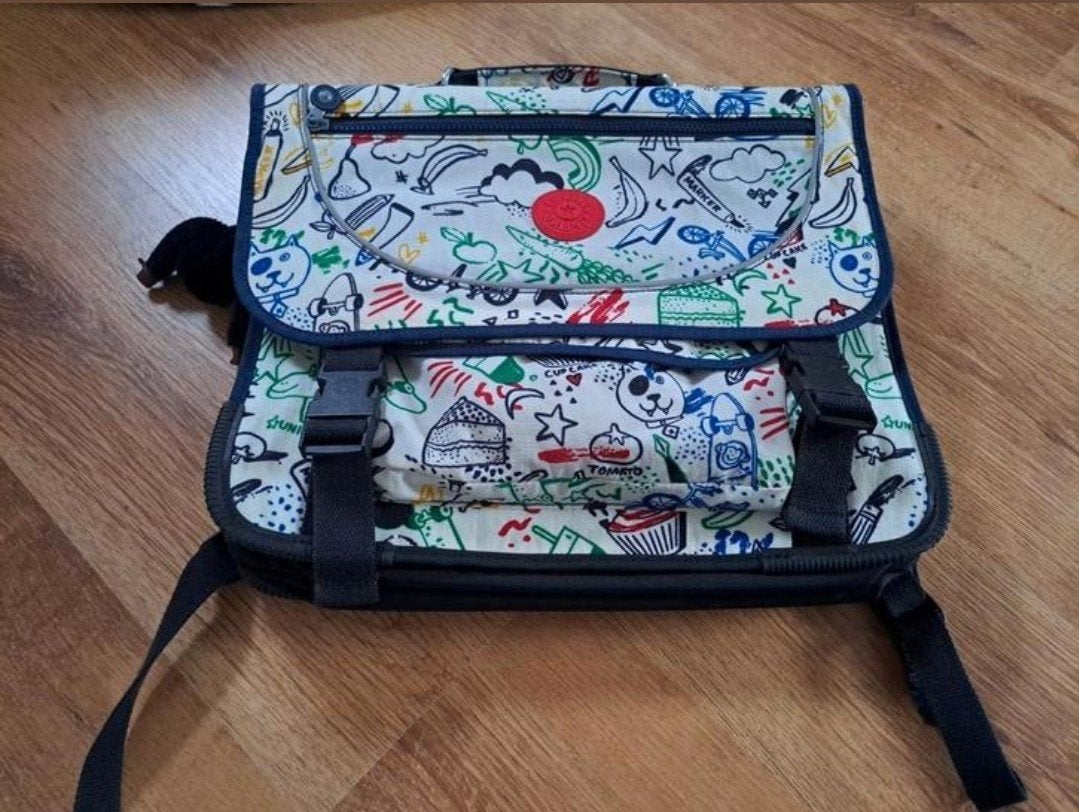Kipling boekentas, Diversen, Ophalen
