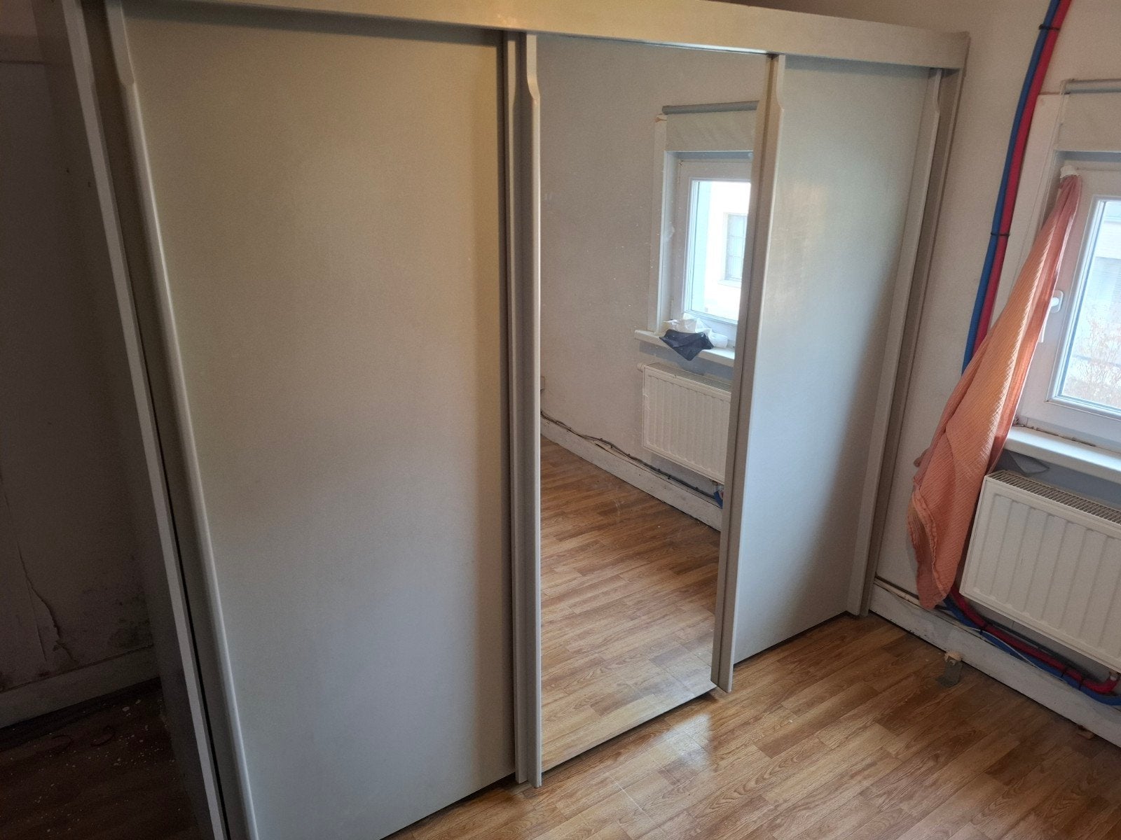 Grande armoire avec étagères et cintre, 200 cm ou plus, Utilisé, Avec porte(s), 50 à 75 cm