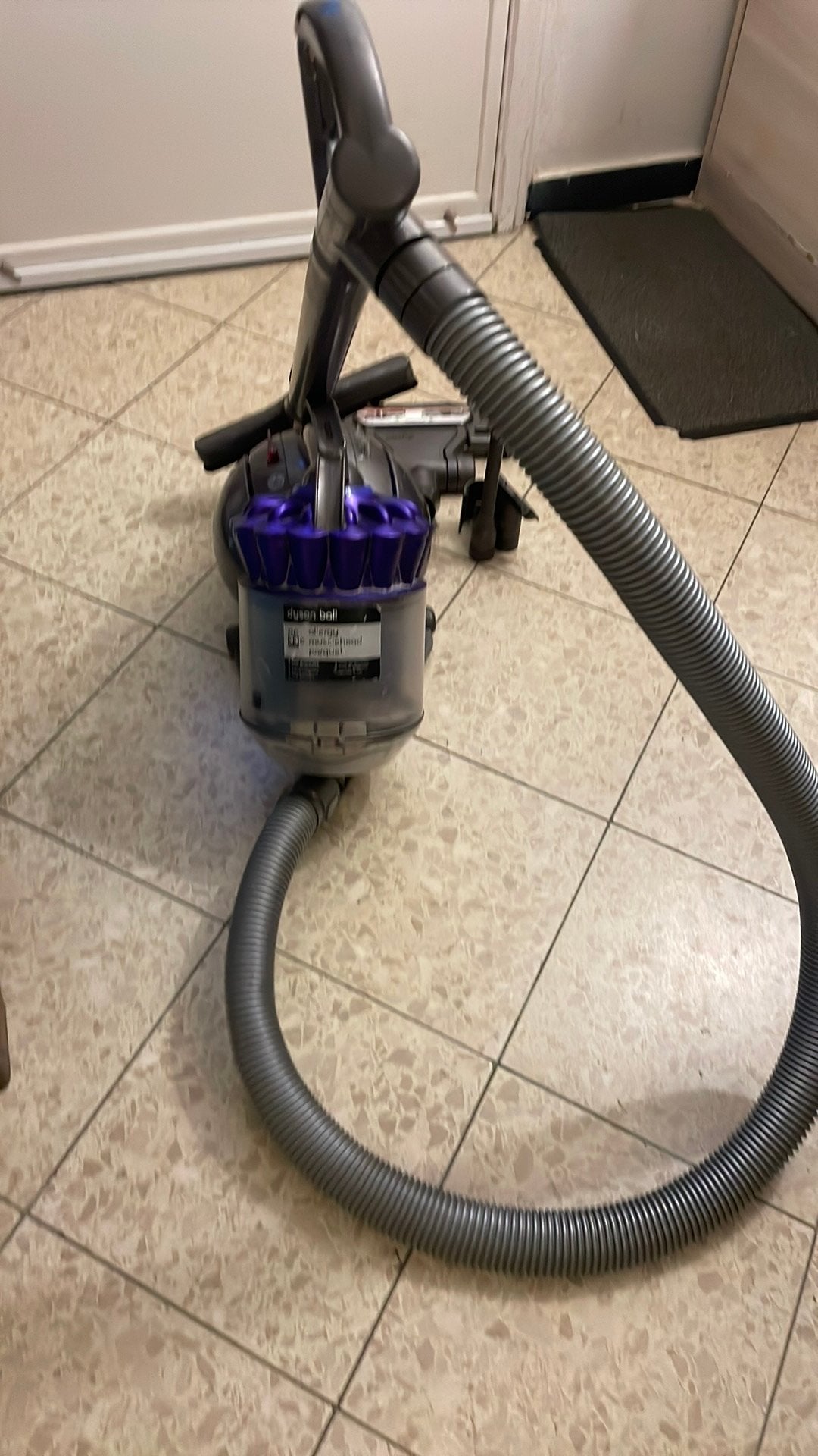 Dyson DC33C Stofzuiger voor reparatie of onderdelen, Ophalen, Inclusief accessoires, Dyson, Niet werkend