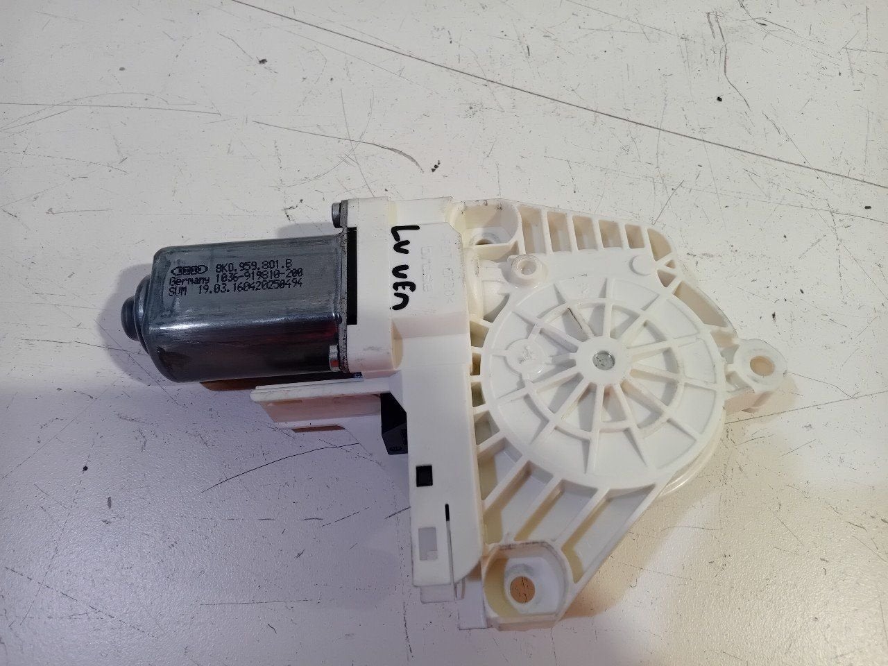 Motor raammechaniek elektrisch links voor Porsche Cayenne, Onderdelen@venauto.nl, Van der Ven Autorecycling B.V., Ettenseweg 76, 4706 PB Roosendaal, The Netherlands