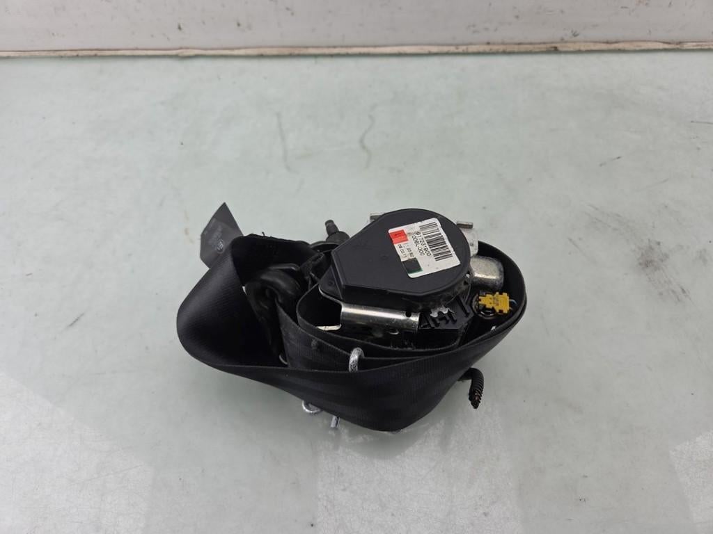 CEINTURE DE SECURITE AVANT GAUCHE Ford Focus 3, Henry-Ford-Straße  1
50735  Köln, DE, Ford-Werke GmbH, Kunden@ford.com, Ford