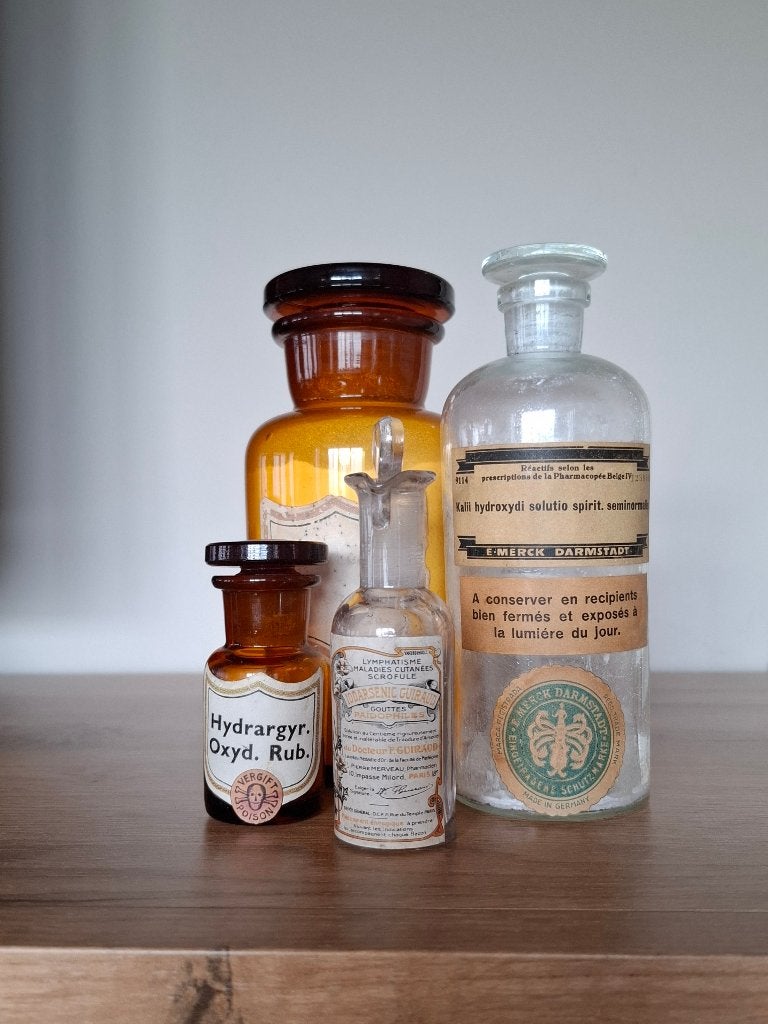 Bel ensemble de 4 bouteilles de pharmacie anciennes, Antiquités & Art, Enlèvement ou Envoi