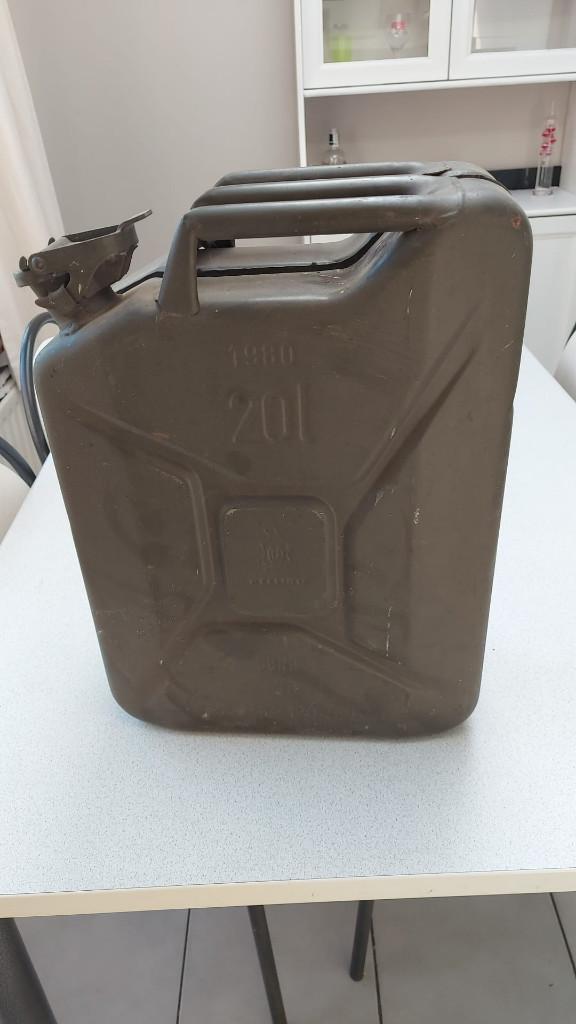 Metalen jerrycan, Ophalen, Gebruikt