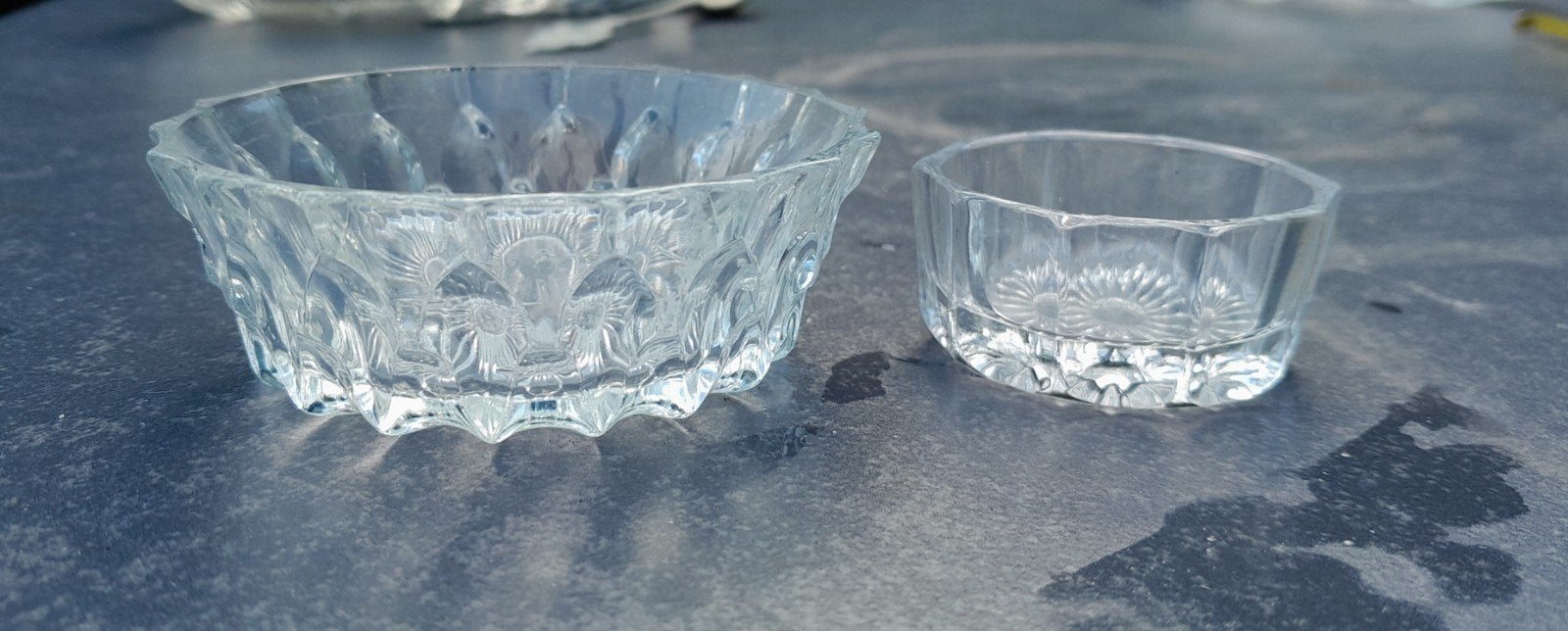 2 prachtige schaaltjes..., Antiquités & Art, Antiquités | Verre & Cristal, Enlèvement ou Envoi