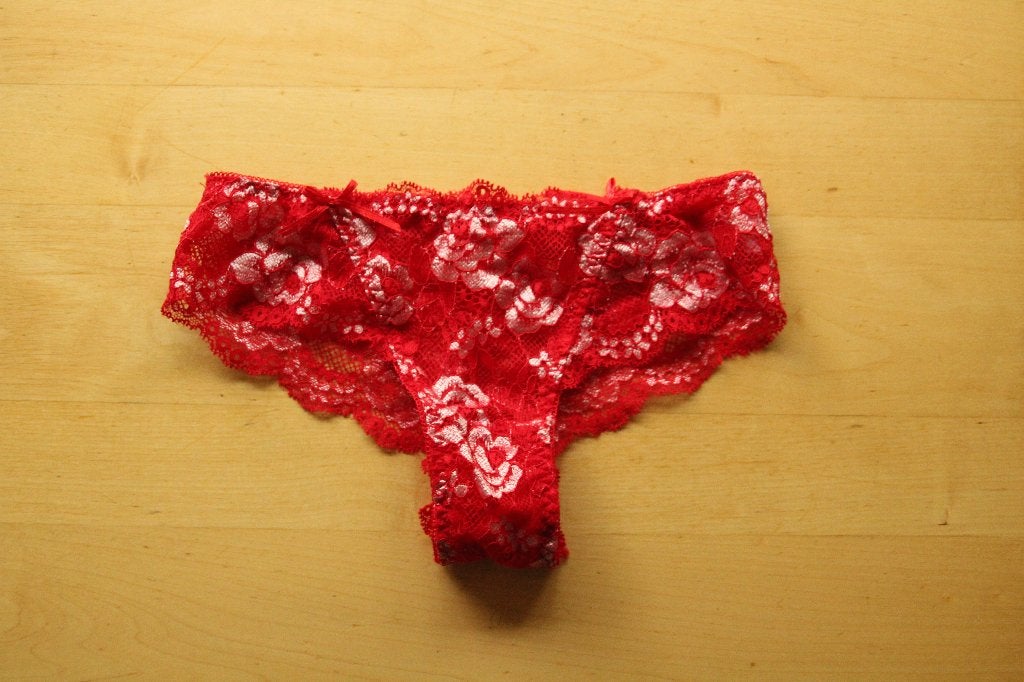 Nouveau slip rouge taille M à motif floral argenté, Vêtements | Femmes, Sous-vêtements & Lingerie, Envoi, Rouge, Slip