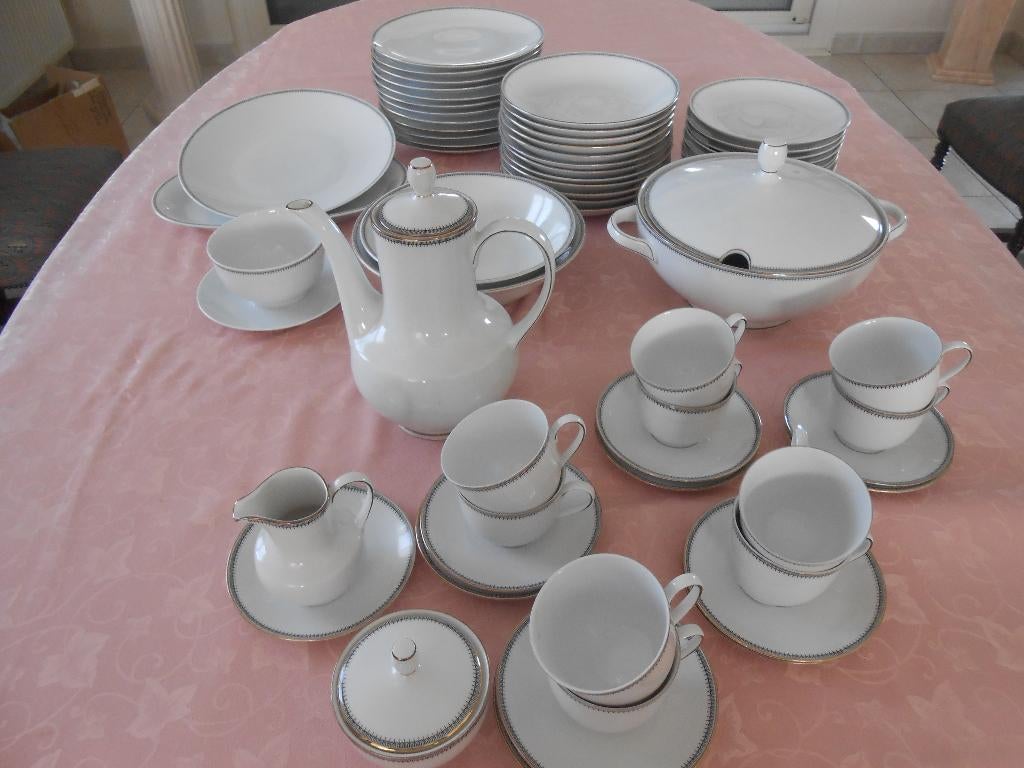 Service en porcelaine de 66 pc Winterling Bavaria, Antiek en Kunst, Antiek | Servies compleet, Ophalen