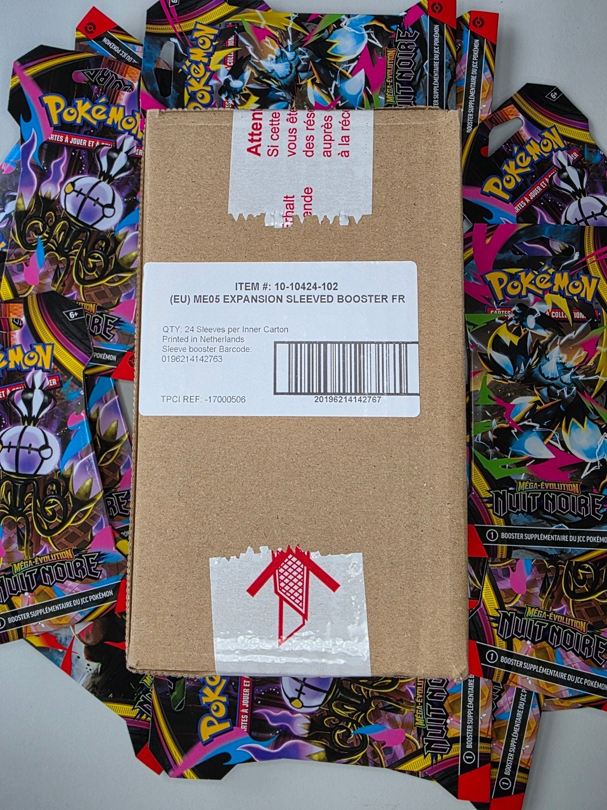 1 Case de 24 Blister Carton Nuit Noir ME05 Pokemon !, Enlèvement ou Envoi, Neuf, Booster box, Foil
