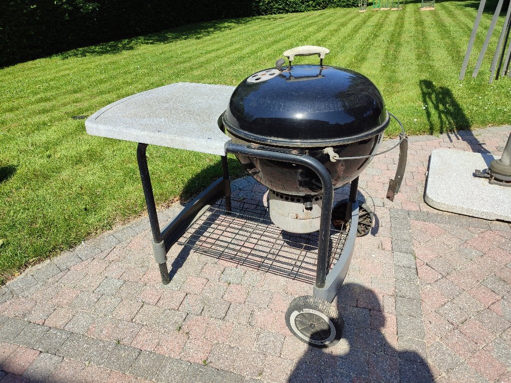 Barbecue Weber Kettle avec tablette latérale, Jardin & Terrasse, Barbecues au charbon de bois, Utilisé, Enlèvement
