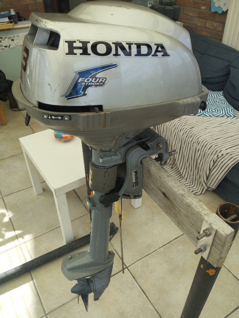 Moteur hors-bord Honda BF2 3B 4 temps 2,3cv réserv. intégré, Sports nautiques & Bateaux, Moteurs Hors-bord & In-bord, Comme neuf