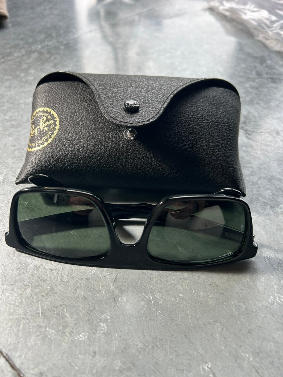 Lunettes de soleil Ray Ban à vendre, Neuf, Enlèvement, Ray-Ban, Lunettes de soleil