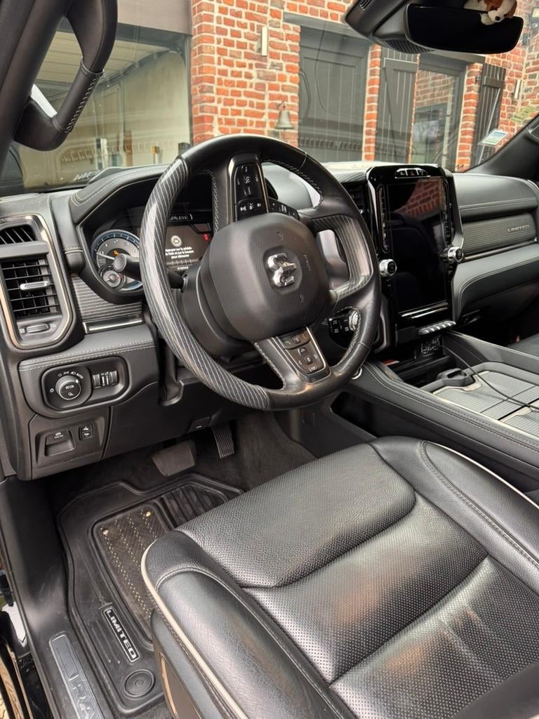 VOITURE, Autos, Cuir, Achat, Entretenue par le concessionnaire, Noir