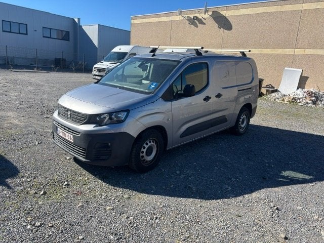 camionnette utilitaire, Autos, 1513 kg, Achat, 3 places, Boîte manuelle