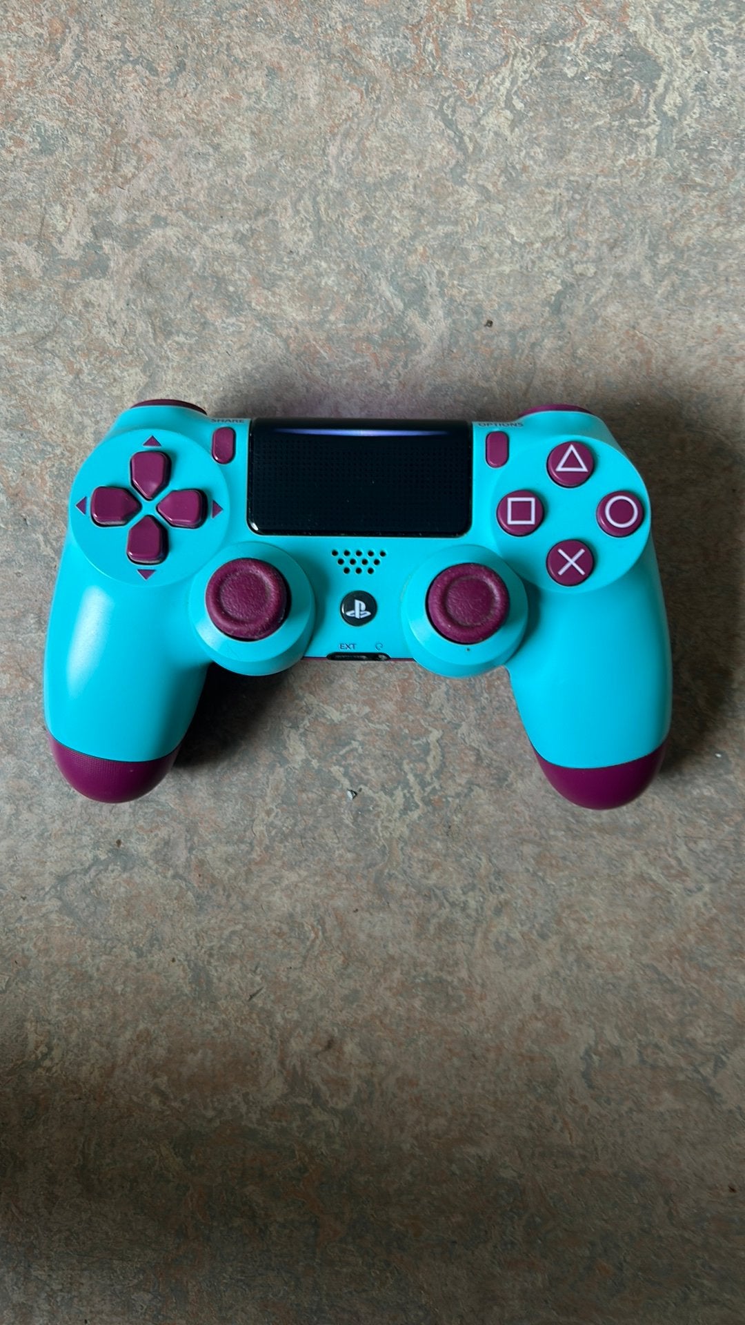 PlayStation 4 controller., Ophalen