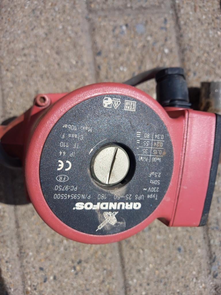 grundfos circulaire pomp, Doe-het-zelf en Bouw