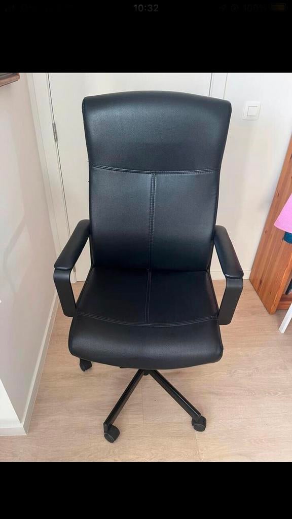 BUREAUSTOEL İN GOEDE STAAT !!, Maison & Meubles, Chaises de bureau, Enlèvement ou Envoi, Chaise de bureau de gaming, Comme neuf