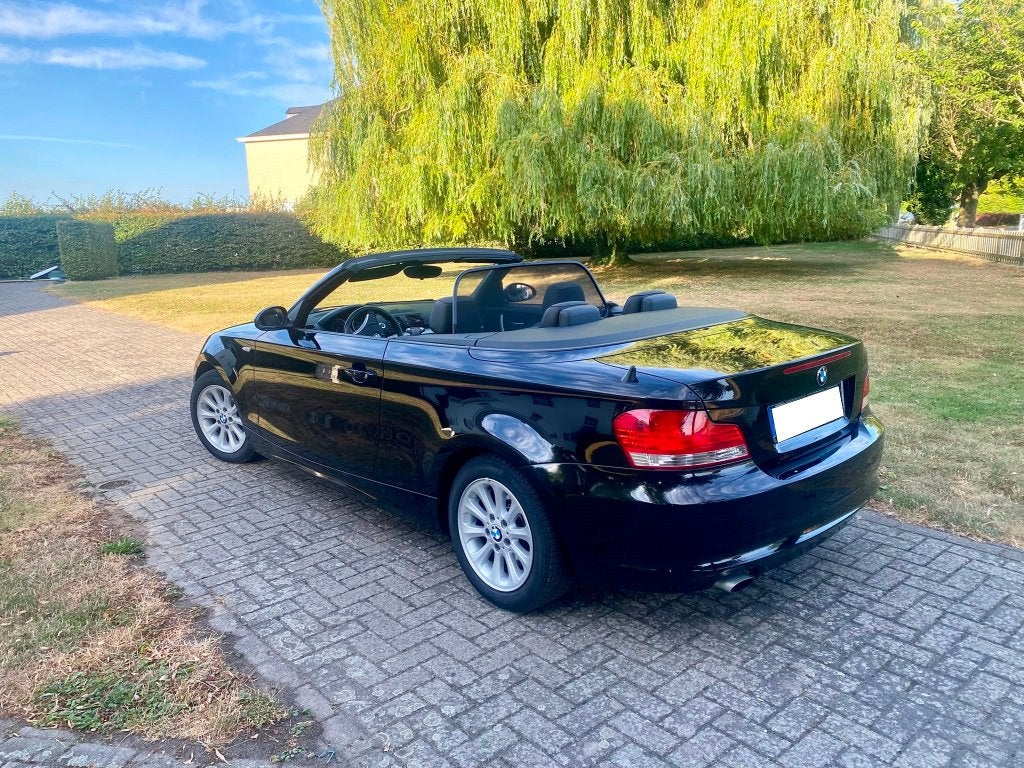 118i Cabriolet Mooi, Goed uitgerust en *Recent onderhoud*, Auto's, BMW, 1995 cc, Zwart, 4 cilinders, Cabriolet