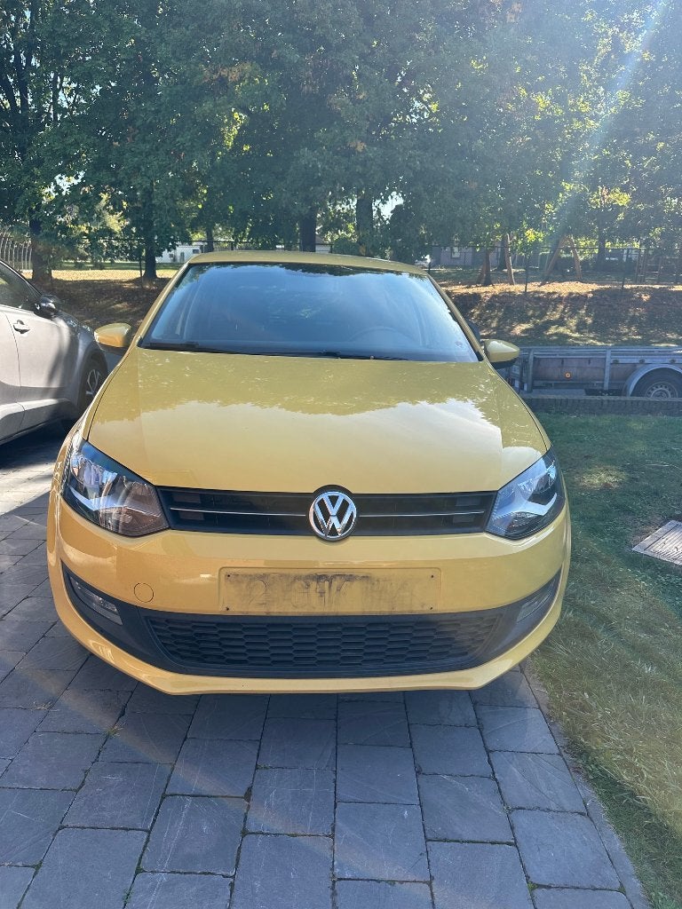 VW POLO 1200 BENZINE - 83000 KM - 03/2011- HANDGESCHAKELD, Auto's, Euro 5, Zwart, Geel, Particulier
