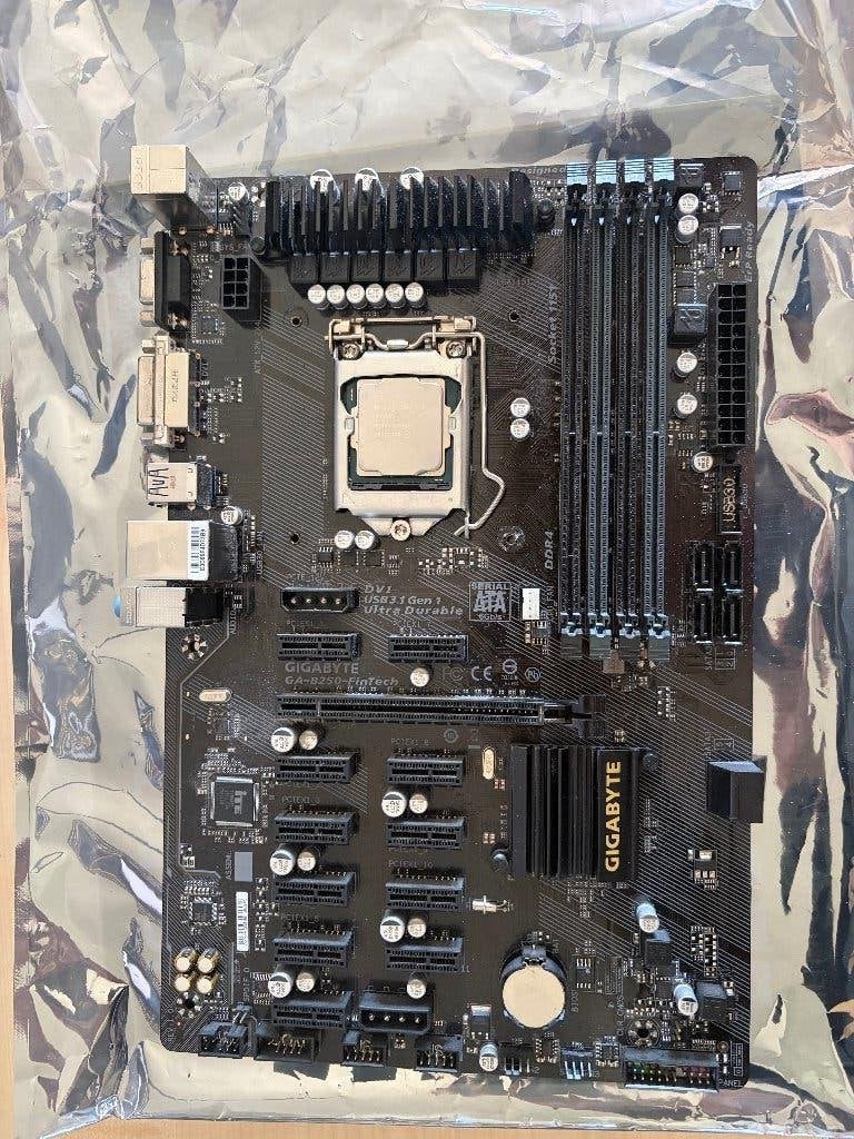 Gigabyte GA-B250-FinTech Moederbord + i5-7600 & Doos, Computers en Software, Moederborden, Gebruikt, LGA 1151, DDR4, Ophalen of Verzenden
