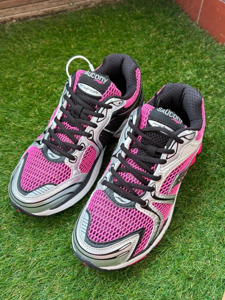 Saucony Omni 9 Zwart Roze Fluo — Heren — Maat 43, Overige kleuren, Nieuw, Ophalen of Verzenden, Sneakers