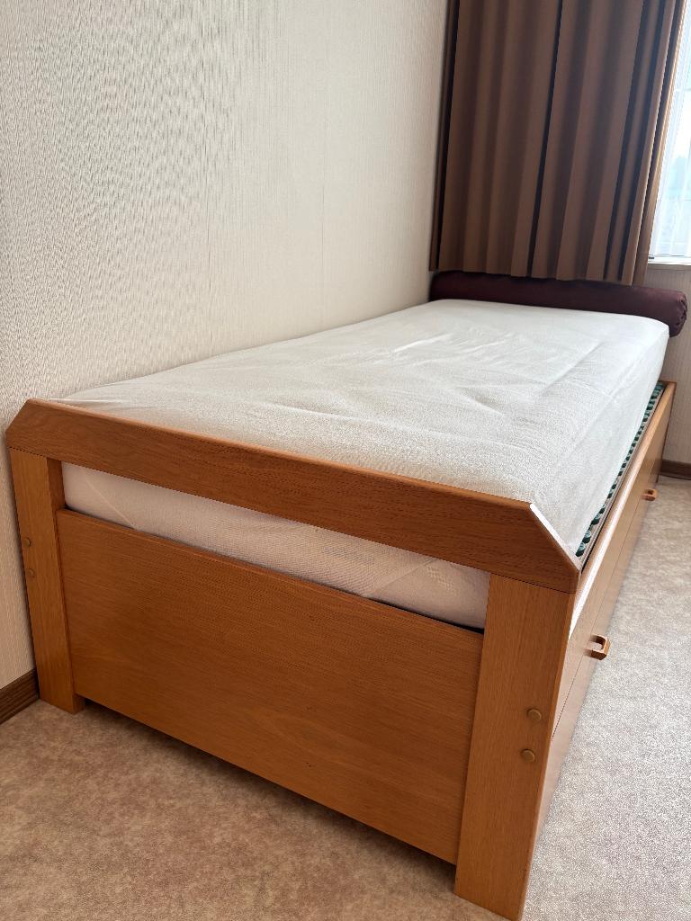 1-persoonsbed met uitschuifbare opberglade, Huis en Inrichting, Slaapkamer | Bedden, Ophalen, Gebruikt, 90 cm, Eenpersoons