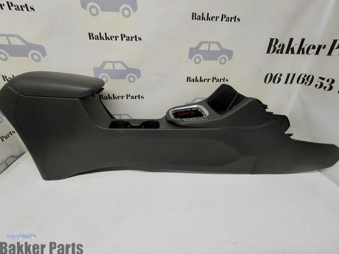 Middenconsoles van een Hyundai I30, Gebruikt, -, -, Hyundai