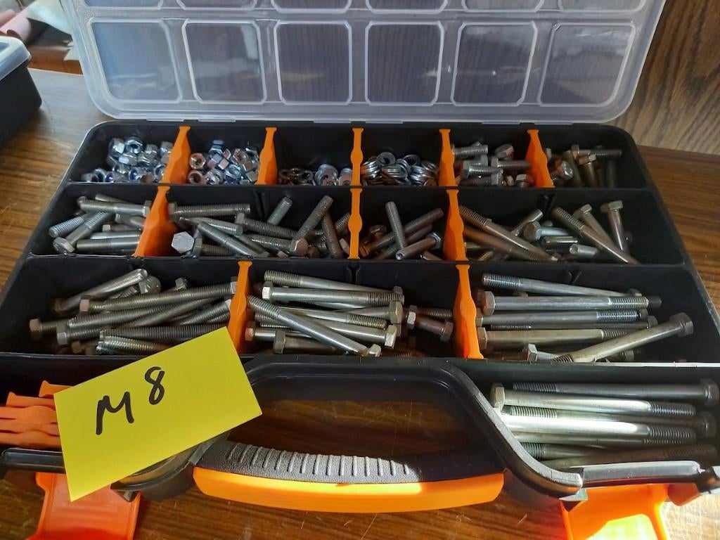 assortimentsdozen met bouten en moeren M8 - M10 of M12, Doe-het-zelf en Bouw, Ophalen, Nieuw, 50 tot 100 mm, Bouten of Moeren