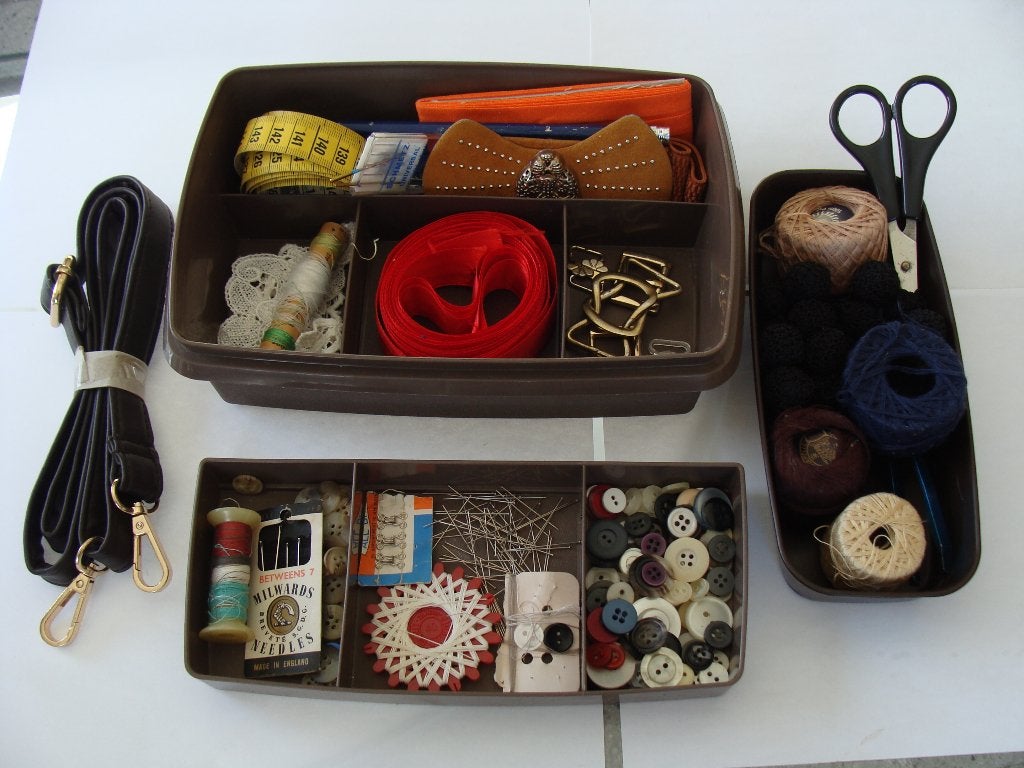 boite de couture tuppercraft, avec accessoires vintage, Enlèvement, Comme neuf, Autres types