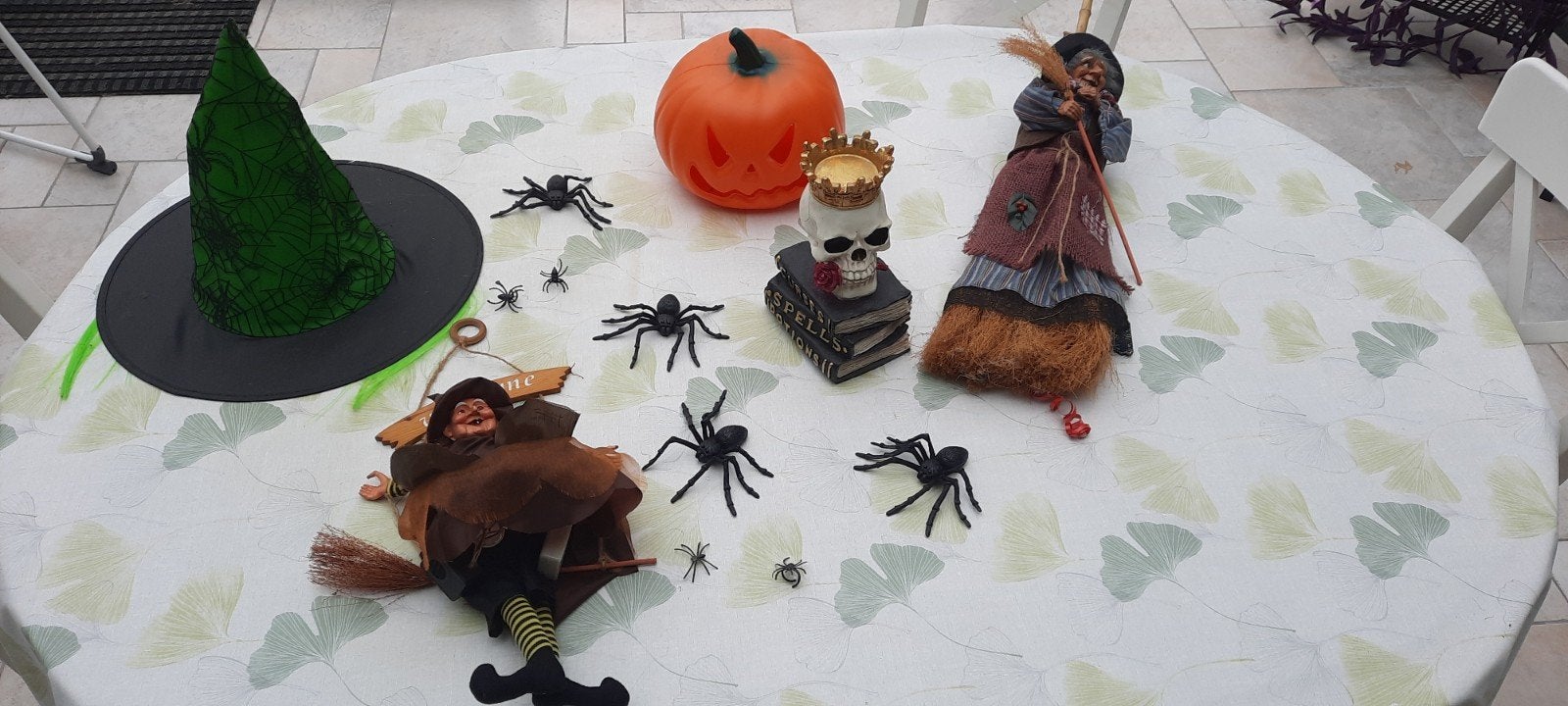 Halloweenmateriaal, Verzamelen, Ophalen