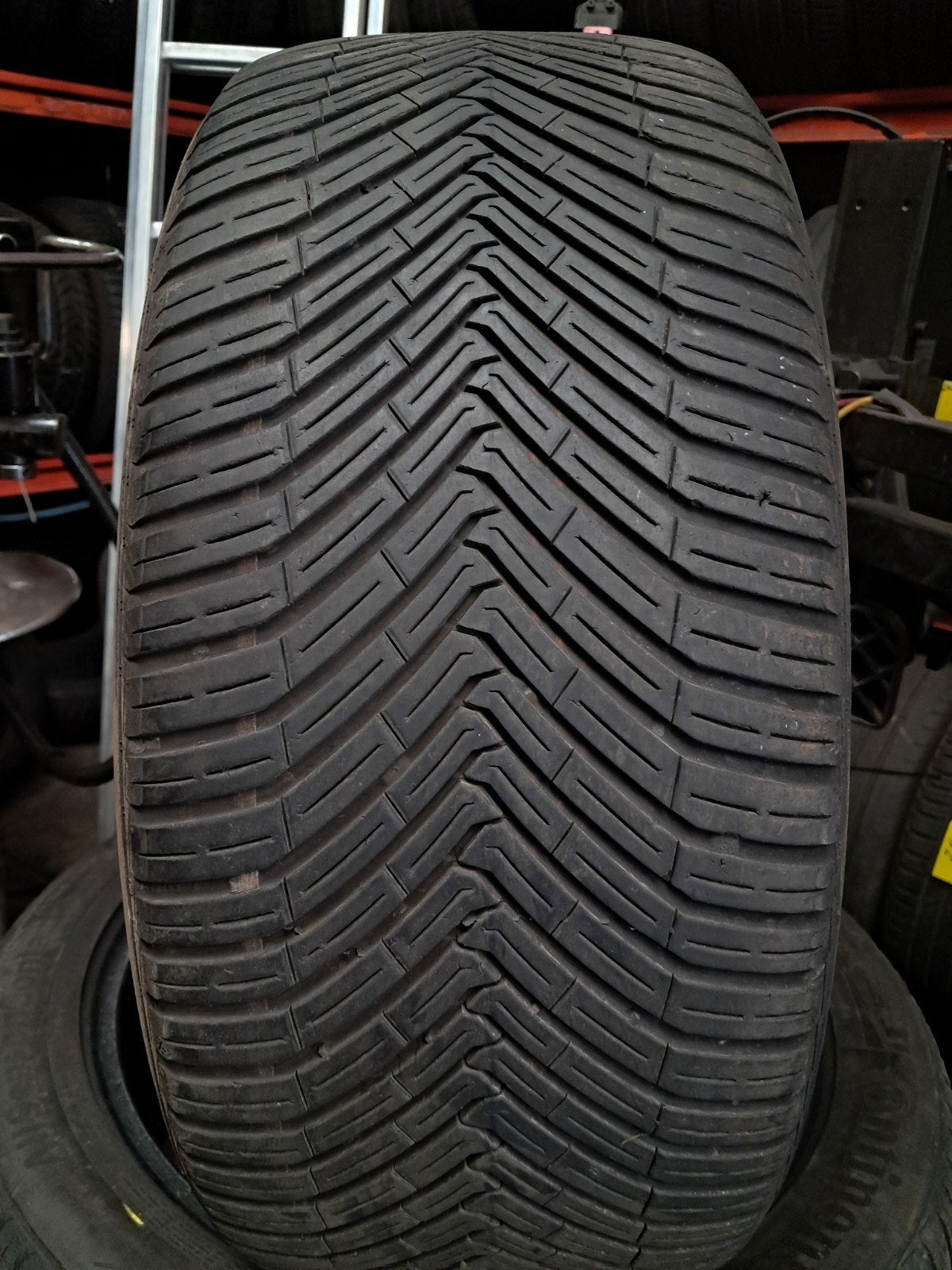 2454518 245/45/18 245/45r18 Allison, Enlèvement