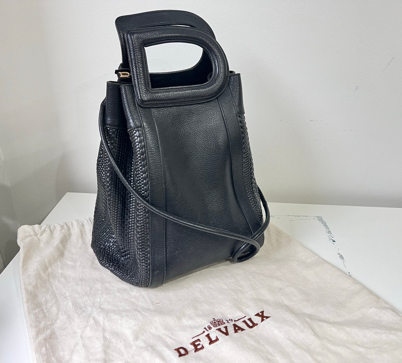 DELVAUX LE PUNCH EN CUIR GRAINÉ TRESSÉ NOIR / DUSTBAG, Enlèvement ou Envoi, Comme neuf, Noir