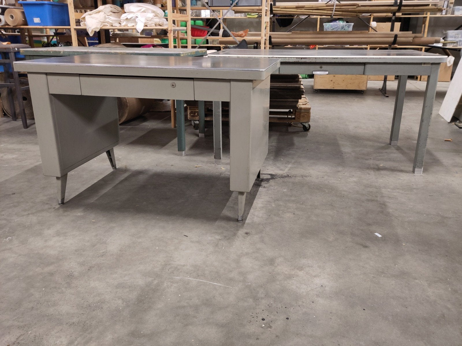 lot industriele vintage ateliertafels/bureau, Antiek en Kunst, Ophalen