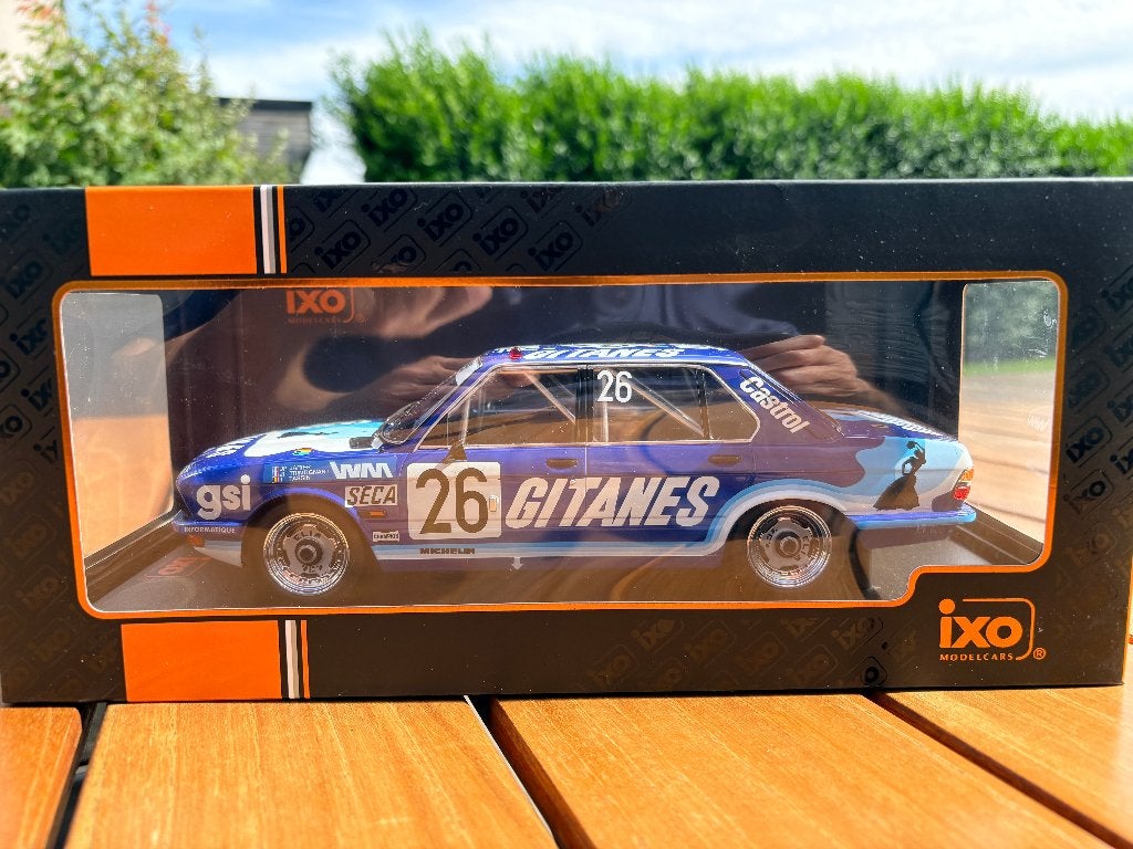 IXO 1/18 BMW 528i #26 2eme 24h Spa 1982 Trintignant, Tassin, Hobby en Vrije tijd, Modelbouw | Auto's en Voertuigen, Nieuw, Auto