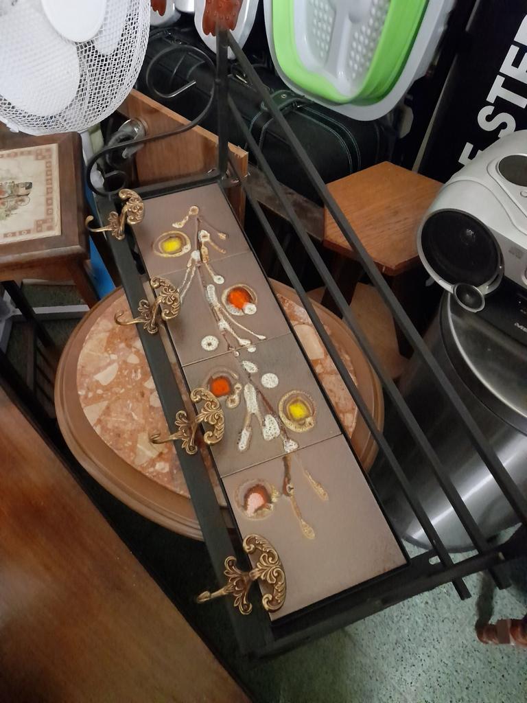 Mooie kapstok, Ophalen