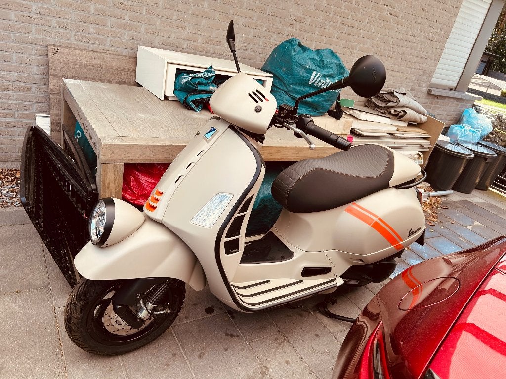 Vespa GTV300 beige avvolgente matt, Scooter, 300 cc, Gebruikt, Particulier
