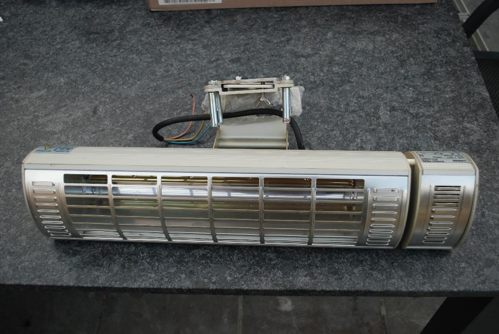 Radiateur de terrasse 220V/2000W avec télécommande, Électrique, Comme neuf, Enlèvement, Résistant à l'eau