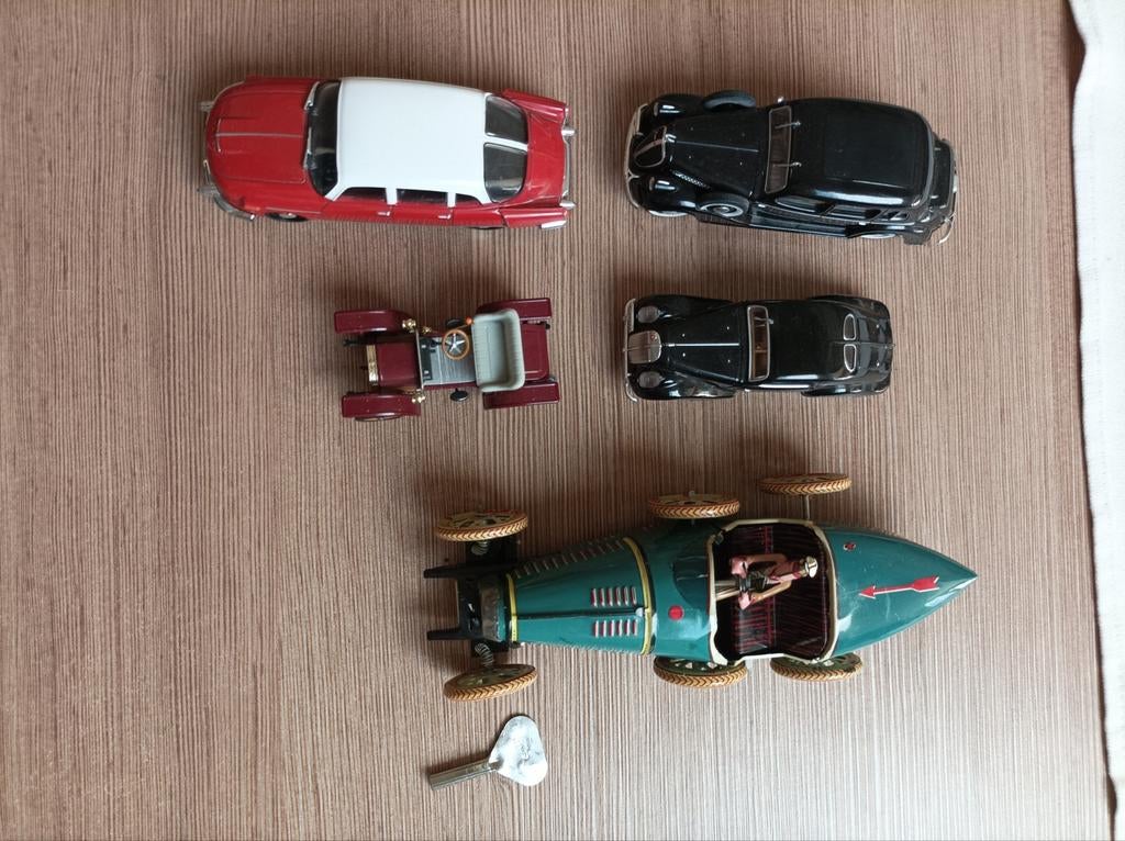 5 x miniatuur auto Skoda, tatra. Bugatti, Ophalen of Verzenden