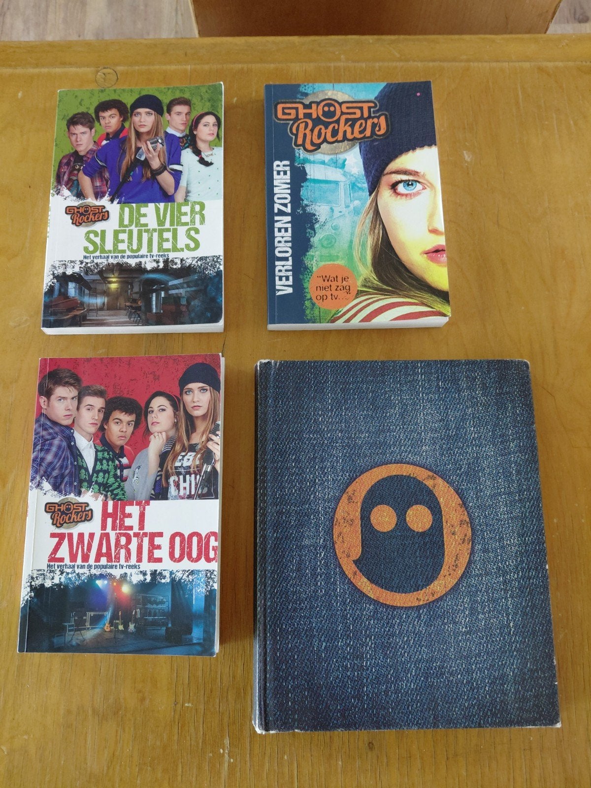 boeken Ghost Rockers, Ophalen