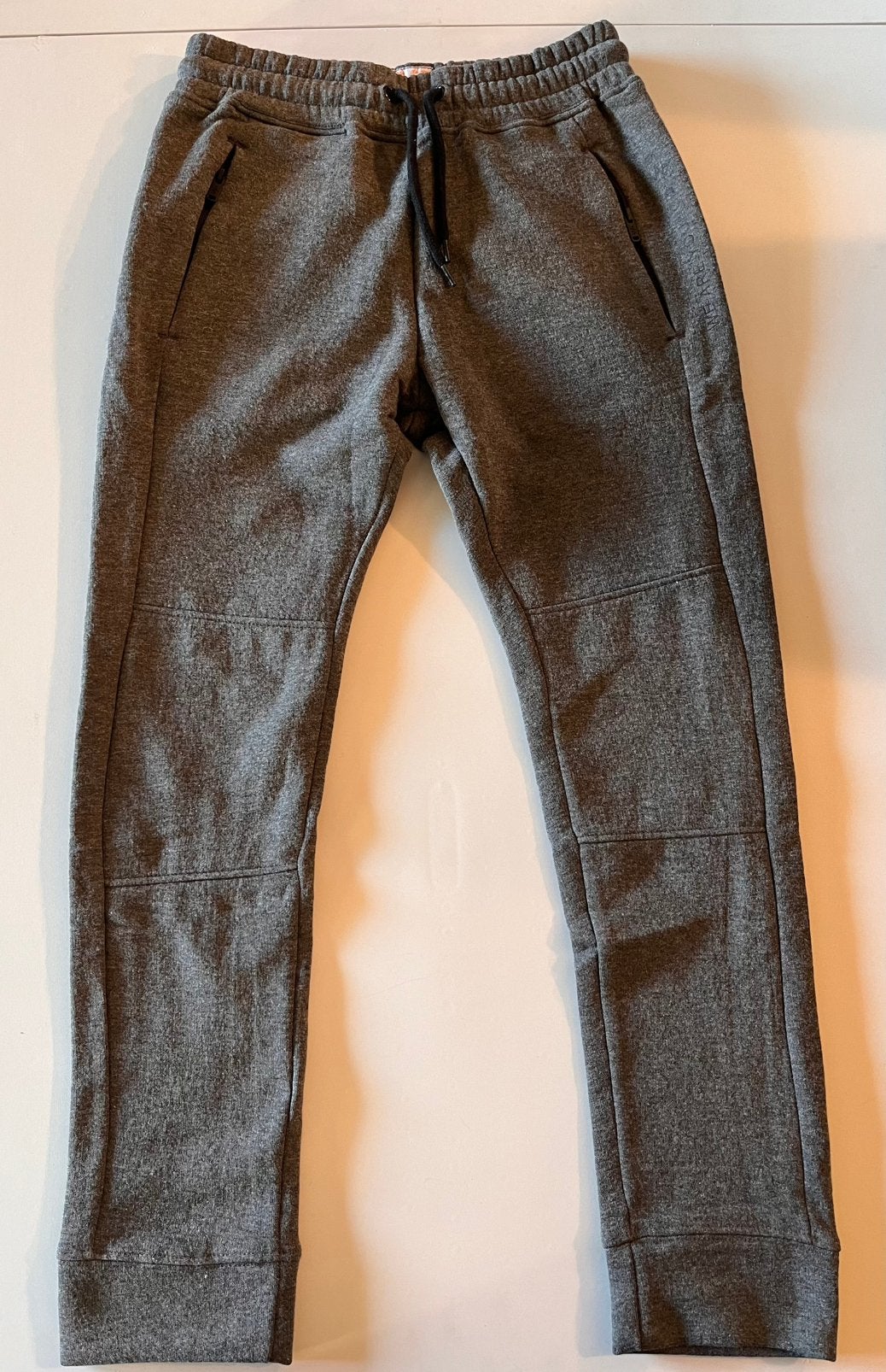 nieuw grijze sportieve broek IKKS maat XS (152?), Kinderen en Baby's, Kinderkleding | Maat 152, Ophalen, Nieuw, Jongen, Broek