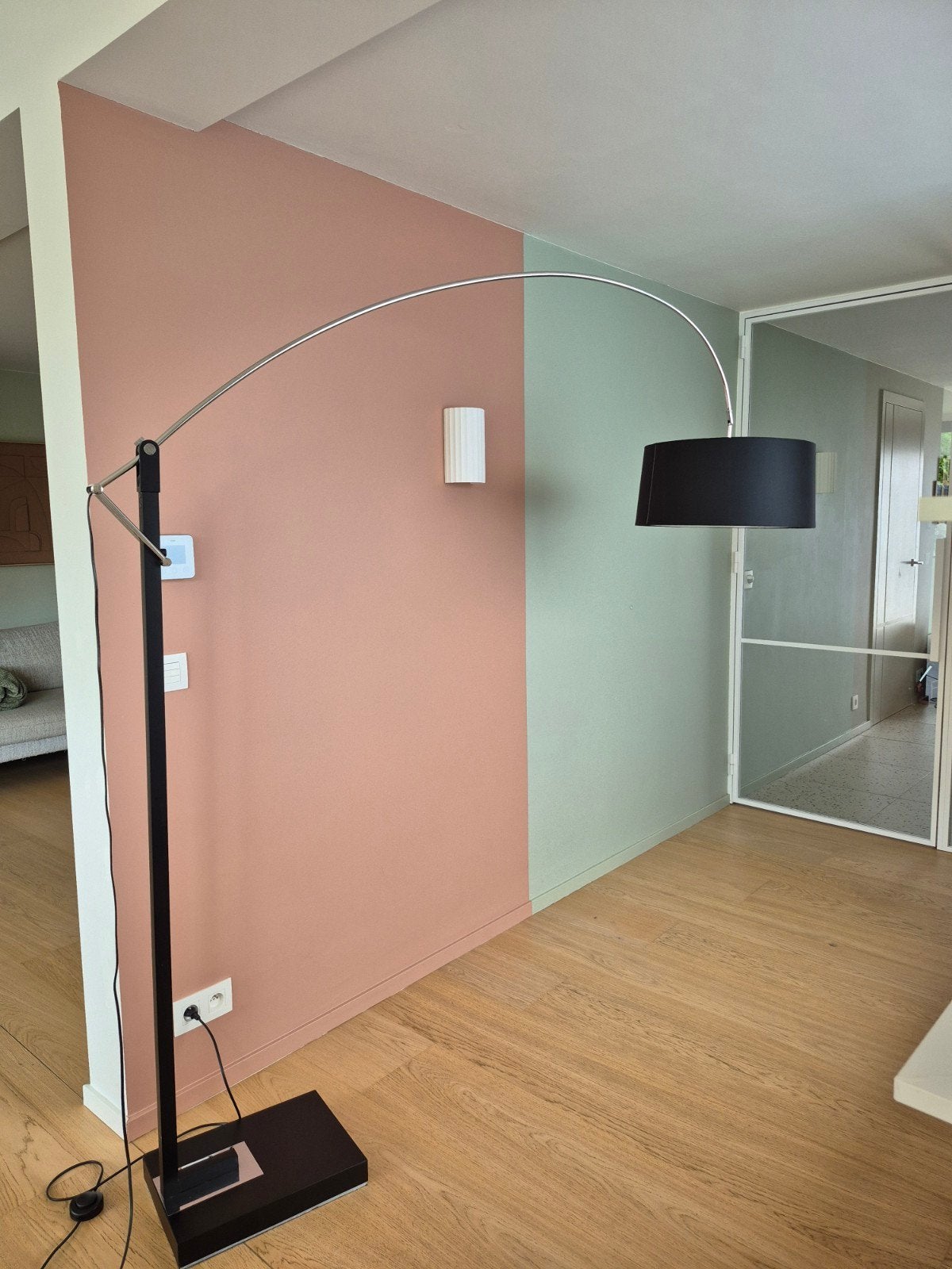 Booglamp met zwarte lampenkap, Ophalen, Zo goed als nieuw, Stof, Modern