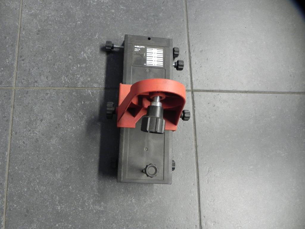 Laser muurplaat PRA70 Hilti, Doe-het-zelf en Bouw, Meetapparatuur, Ophalen, Gebruikt, Accessoires