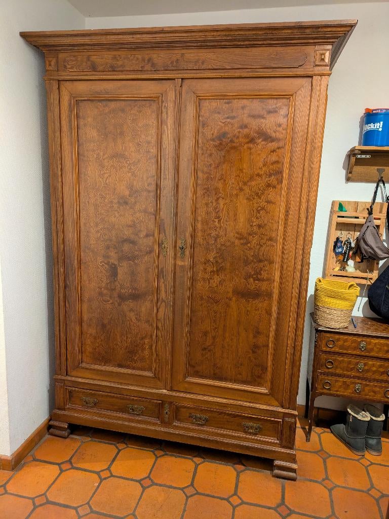 Armoire ancienne en bois massif, Enlèvement