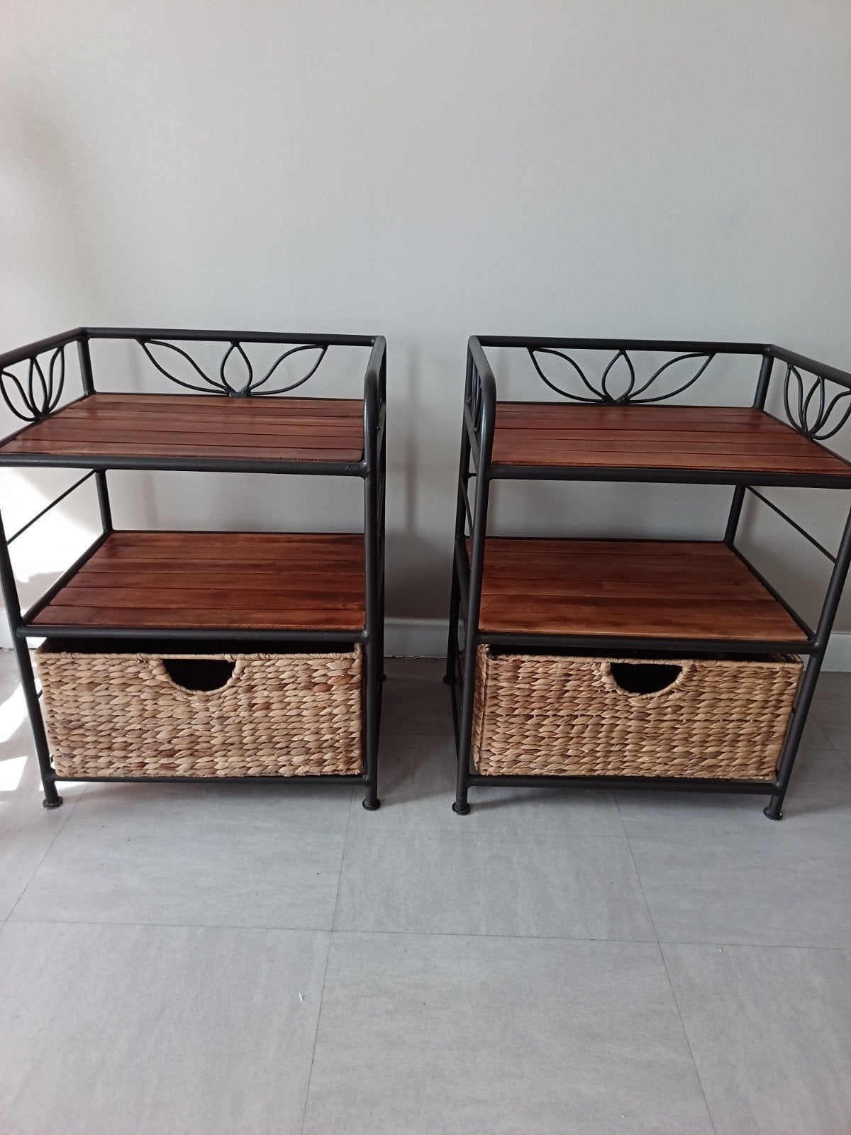 Étagères / tables de chevet style industriel avec paniers –, Enlèvement, Bois