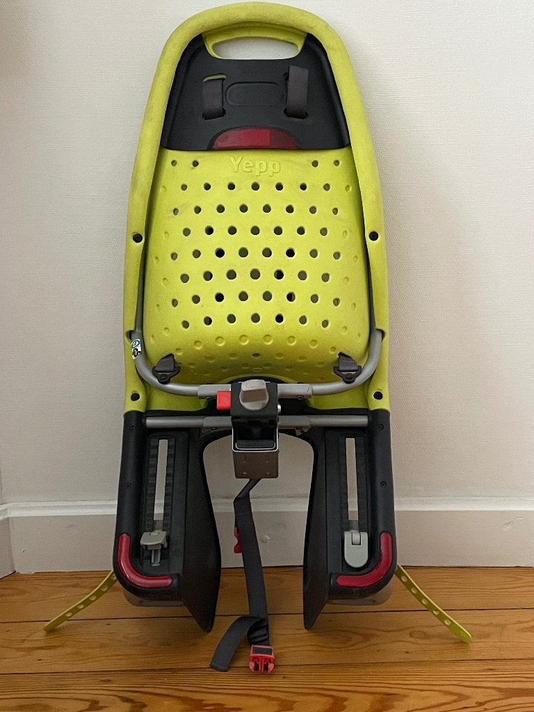 fietsstoeltje Yepp maxi met adapter voor fietsbagagedrager, Achterzitje, GMG, Voetsteuntjes, Zo goed als nieuw