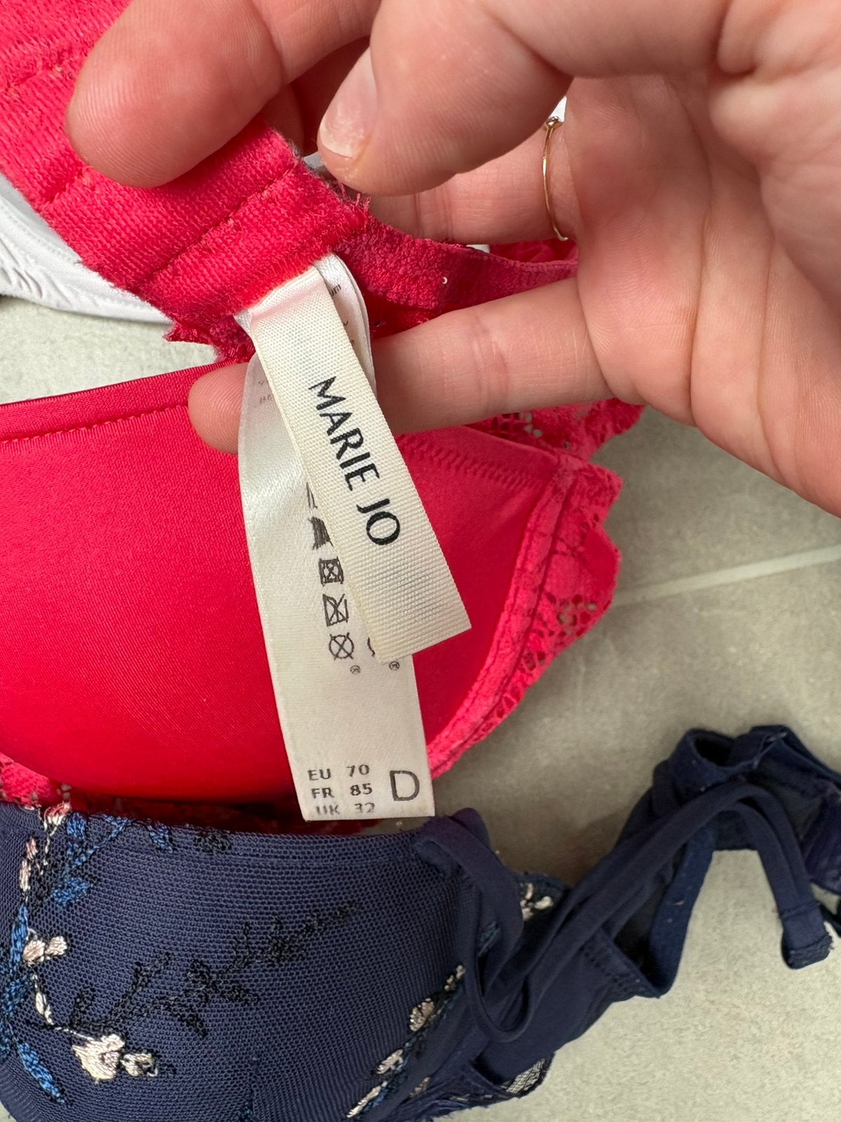 6 bh’s marie jo EU 70 D, Enlèvement, Soutien-gorge