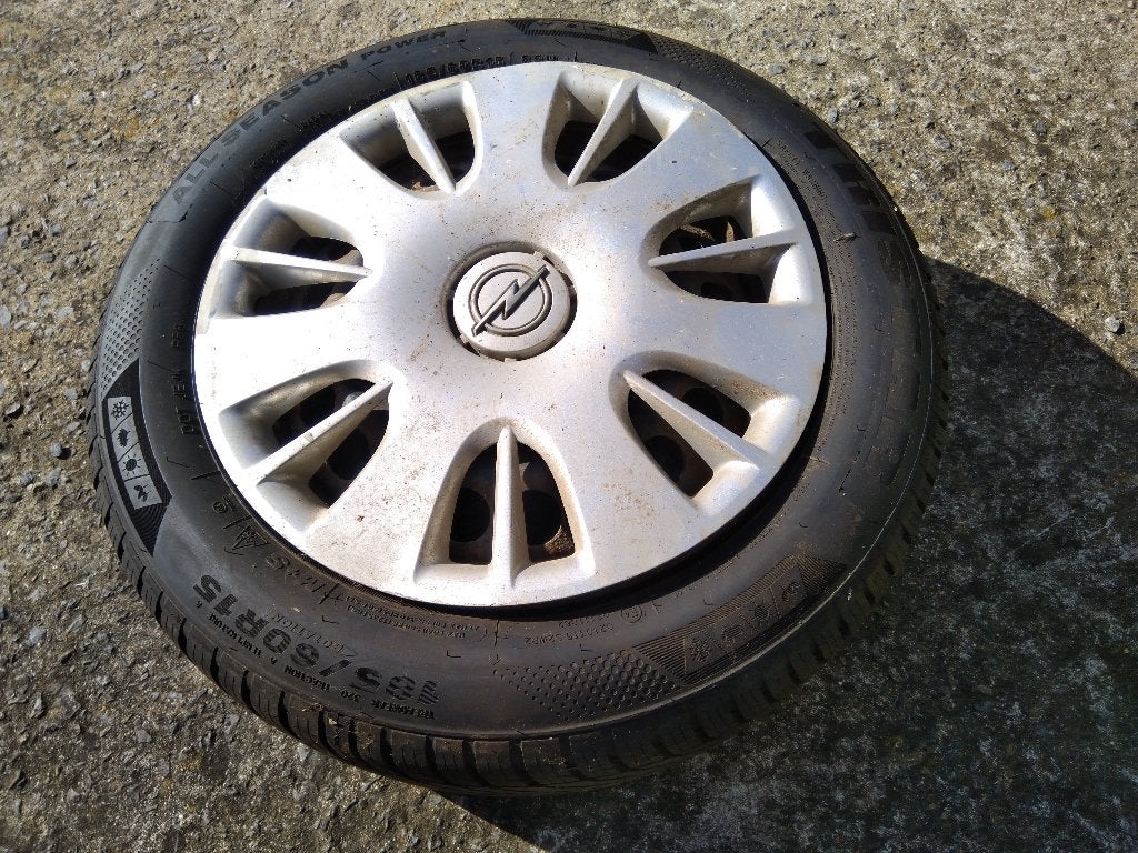 4 roues Opel Corsa 2011 mix hiver 4 saisons 15 pouces, Autos : Pièces & Accessoires, 15 pouces, Pneus hiver, Pneu(s), Enlèvement